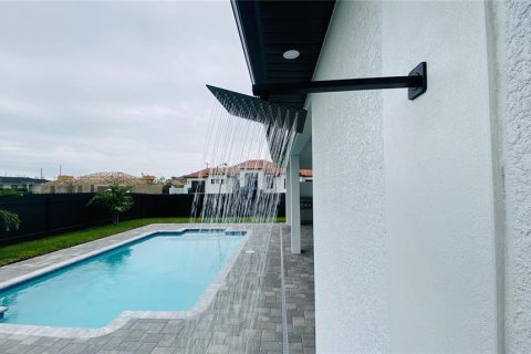 Casa en venta en Cape Coral, Florida, 4 dormitorios, 184.13 m2 № 1911475 - foto 28