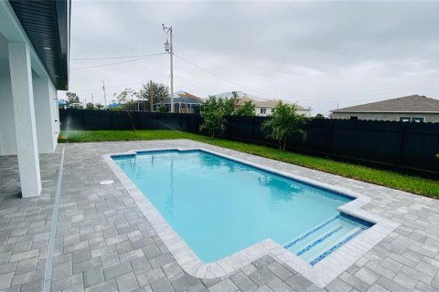 Casa en venta en Cape Coral, Florida, 4 dormitorios, 184.13 m2 № 1911475 - foto 30