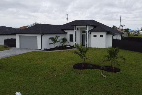 Casa en venta en Cape Coral, Florida, 4 dormitorios, 184.13 m2 № 1911475 - foto 1