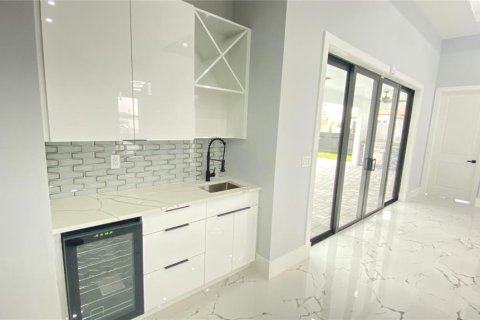 Casa en venta en Cape Coral, Florida, 4 dormitorios, 184.13 m2 № 1911475 - foto 6