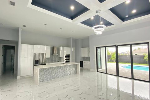 Casa en venta en Cape Coral, Florida, 4 dormitorios, 184.13 m2 № 1911475 - foto 4