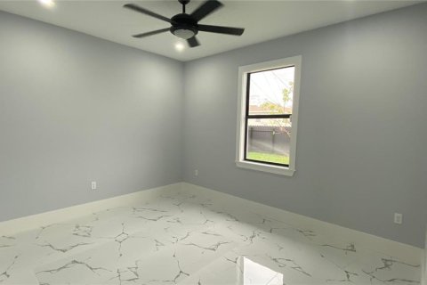 Casa en venta en Cape Coral, Florida, 4 dormitorios, 184.13 m2 № 1911475 - foto 18