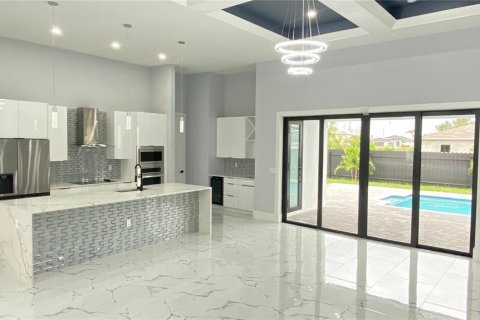 Casa en venta en Cape Coral, Florida, 4 dormitorios, 184.13 m2 № 1911475 - foto 7