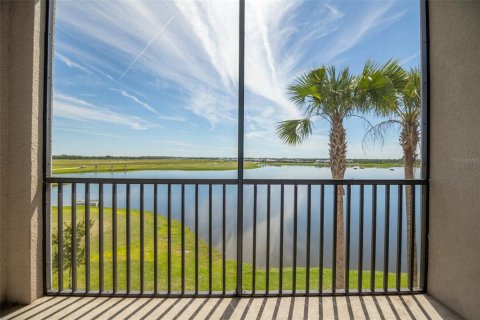Condo in Lakewood Ranch, Florida, 2 bedrooms  № 2394205 - photo 11