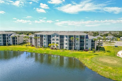 Condo in Lakewood Ranch, Florida, 2 bedrooms  № 2394205 - photo 23