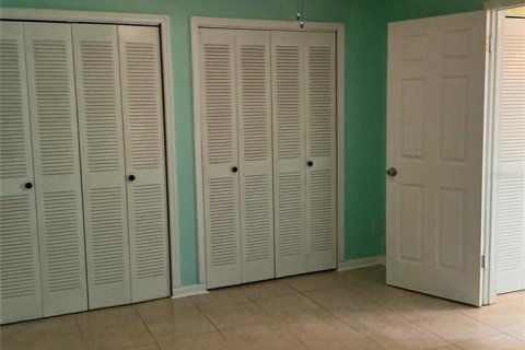 Condo in Saint Petersburg, Florida, 2 bedrooms № 2148142 - photo 11