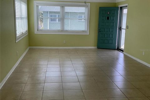 Condo in Saint Petersburg, Florida, 2 bedrooms № 2148142 - photo 5