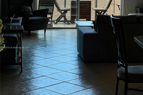 Condominio en alquiler en Miami Beach, Florida, 2 dormitorios, 119.84 m2 № 2059938 - foto 4