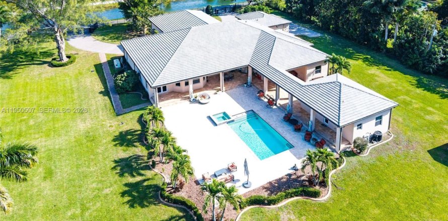 Villa ou maison à Miramar, Floride 7 chambres, 627.65 m2 № 2006152