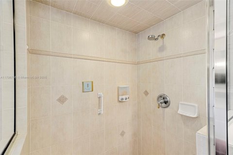 House in Boynton Beach, Florida 4 bedrooms, 305.93 sq.m. № 1712597 - photo 18
