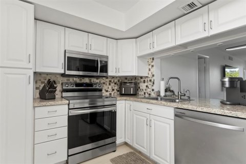 Condo in Lighthouse Point, Florida, 2 bedrooms № 2192007 - photo 8