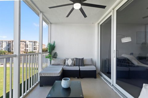 Condo in Lighthouse Point, Florida, 2 bedrooms № 2192007 - photo 27