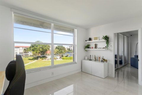 Condo in Lighthouse Point, Florida, 2 bedrooms № 2192007 - photo 21