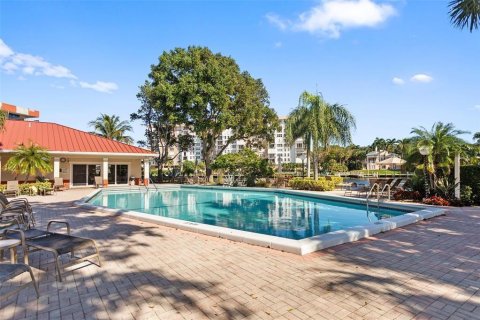 Condo in Lighthouse Point, Florida, 2 bedrooms № 2192007 - photo 30