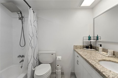 Condo in Lighthouse Point, Florida, 2 bedrooms № 2192007 - photo 16