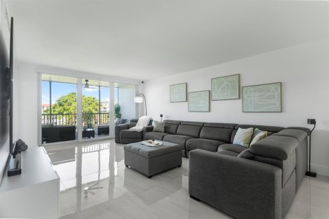Condo in Lighthouse Point, Florida, 2 bedrooms № 2192007 - photo 4