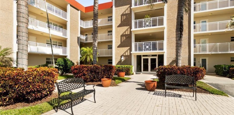 Condo in Lighthouse Point, Florida, 2 bedrooms № 2192007