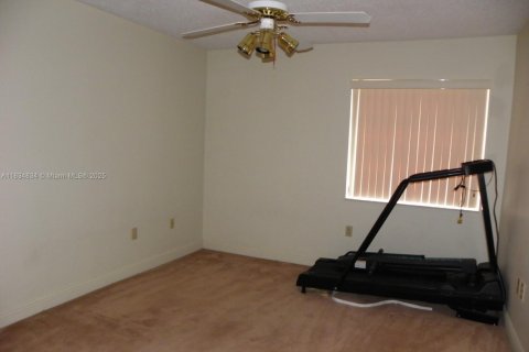 Townhouse in Miami, Florida 3 bedrooms, 212 sq.m. № 1817673 - photo 16