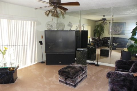 Townhouse in Miami, Florida 3 bedrooms, 212 sq.m. № 1817673 - photo 3