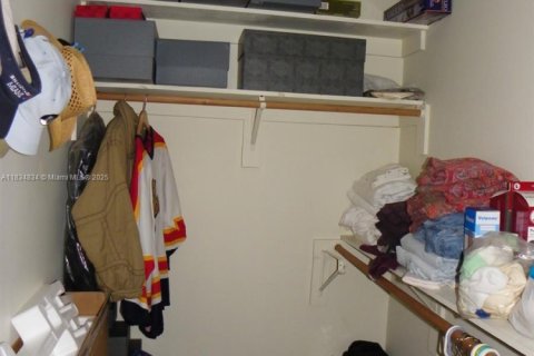 Townhouse in Miami, Florida 3 bedrooms, 212 sq.m. № 1817673 - photo 9