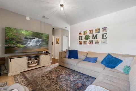 Купить таунхаус в Хомстед, Флорида 3 спальни, 135.27м2, № 1709288 - фото 3