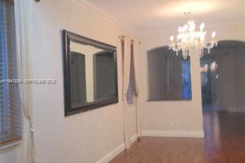 House in Weston, Florida 3 bedrooms, 144.83 sq.m. № 2005046 - photo 7