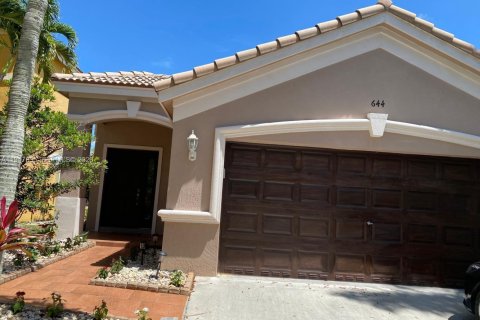 House in Weston, Florida 3 bedrooms, 144.83 sq.m. № 2005046