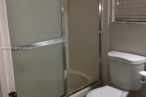 House in Weston, Florida 3 bedrooms, 144.83 sq.m. № 2005046 - photo 9