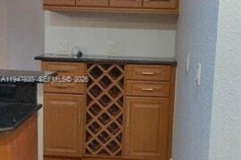 House in Weston, Florida 3 bedrooms, 144.83 sq.m. № 2005046 - photo 13