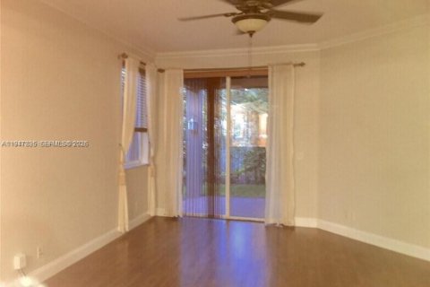 House in Weston, Florida 3 bedrooms, 144.83 sq.m. № 2005046 - photo 6