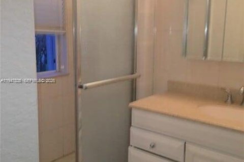 House in Weston, Florida 3 bedrooms, 144.83 sq.m. № 2005046 - photo 8