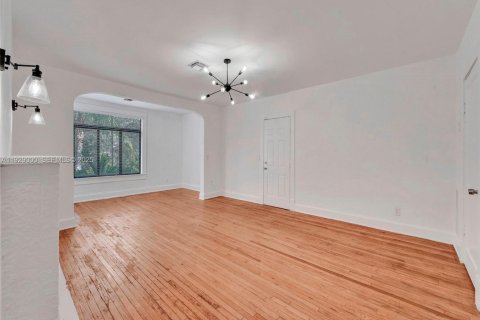 Villa ou maison à louer à Hollywood, Floride: 2 chambres, 107.4 m2 № 1987332 - photo 10