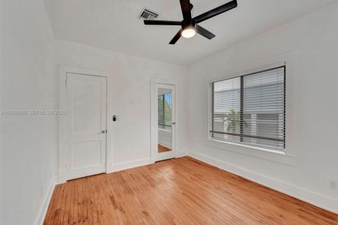 Villa ou maison à louer à Hollywood, Floride: 2 chambres, 107.4 m2 № 1987332 - photo 27