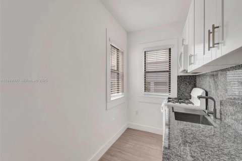 Villa ou maison à louer à Hollywood, Floride: 2 chambres, 107.4 m2 № 1987332 - photo 19