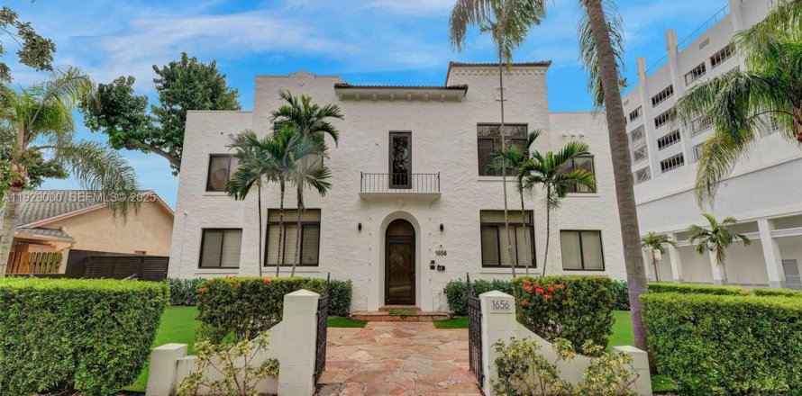 Villa ou maison à Hollywood, Floride 2 chambres, 107.4 m2 № 1987332