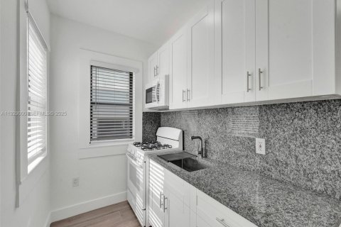 Villa ou maison à louer à Hollywood, Floride: 2 chambres, 107.4 m2 № 1987332 - photo 20