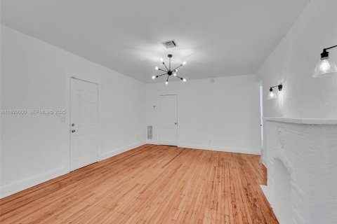 Villa ou maison à louer à Hollywood, Floride: 2 chambres, 107.4 m2 № 1987332 - photo 18