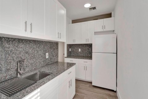 Villa ou maison à louer à Hollywood, Floride: 2 chambres, 107.4 m2 № 1987332 - photo 22