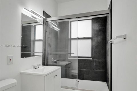 Villa ou maison à louer à Hollywood, Floride: 2 chambres, 107.4 m2 № 1987332 - photo 23