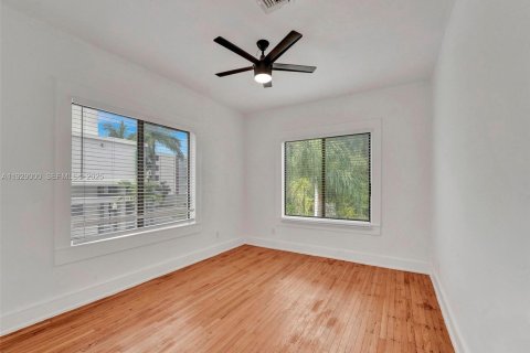 Villa ou maison à louer à Hollywood, Floride: 2 chambres, 107.4 m2 № 1987332 - photo 26