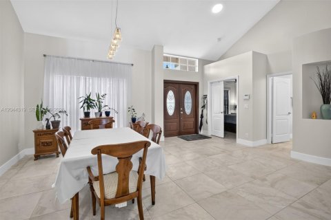 Casa en venta en Pembroke Pines, Florida, 5 dormitorios, 290.32 m2 № 2186364 - foto 5