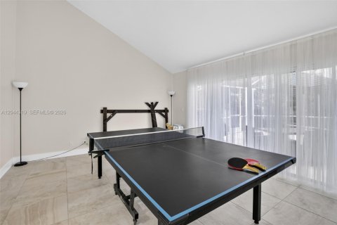 Casa en venta en Pembroke Pines, Florida, 5 dormitorios, 290.32 m2 № 2186364 - foto 8