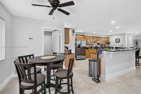 Casa en venta en Pembroke Pines, Florida, 5 dormitorios, 290.32 m2 № 2186364 - foto 22