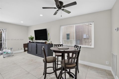 Casa en venta en Pembroke Pines, Florida, 5 dormitorios, 290.32 m2 № 2186364 - foto 24