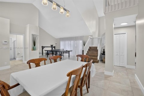 Casa en venta en Pembroke Pines, Florida, 5 dormitorios, 290.32 m2 № 2186364 - foto 6