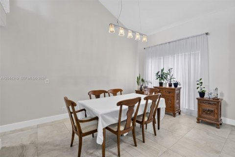 Casa en venta en Pembroke Pines, Florida, 5 dormitorios, 290.32 m2 № 2186364 - foto 4