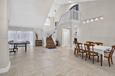 Casa en venta en Pembroke Pines, Florida, 5 dormitorios, 290.32 m2 № 2186364 - foto 3