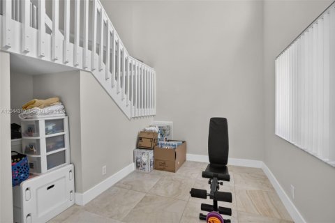 Casa en venta en Pembroke Pines, Florida, 5 dormitorios, 290.32 m2 № 2186364 - foto 18