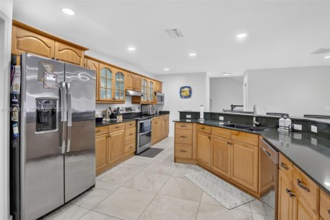 Casa en venta en Pembroke Pines, Florida, 5 dormitorios, 290.32 m2 № 2186364 - foto 14