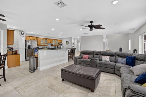 Casa en venta en Pembroke Pines, Florida, 5 dormitorios, 290.32 m2 № 2186364 - foto 21